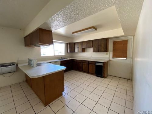 1648 Lakeside Dr, Bullhead City AZ  86442-6528 exterior