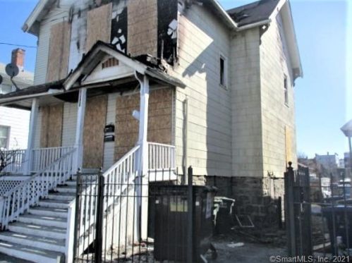 16 Jones Ave, Bridgeport, CT 06604-3113