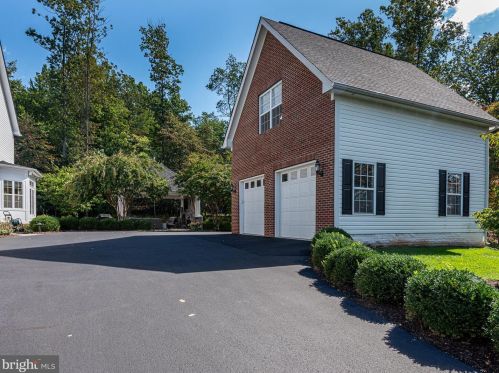 20500 Stone Fox Ct, Leesburg VA 20175-7223 exterior