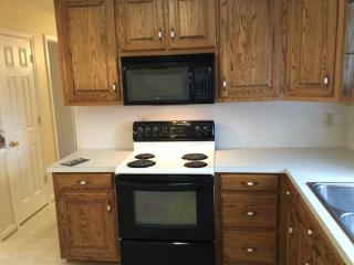 38 Huguenot Rd, Newport News VA  23606-3137 exterior