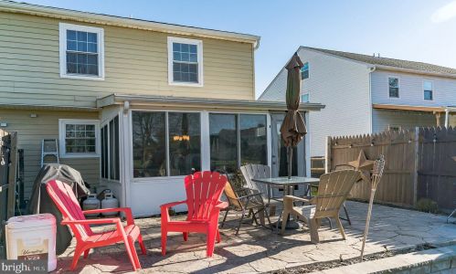 527 Spring Hill Dr, Harleysville PA  19438-2242 exterior