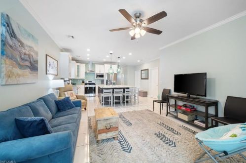 618 111th Ave, Naples FL  34108-1826 exterior