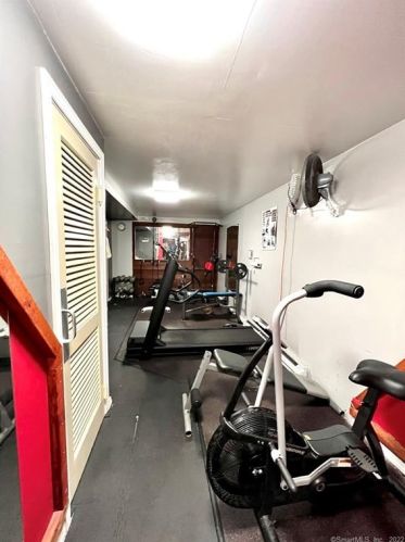 393 Laurel Ave, Bridgeport CT  06605-1112 exterior