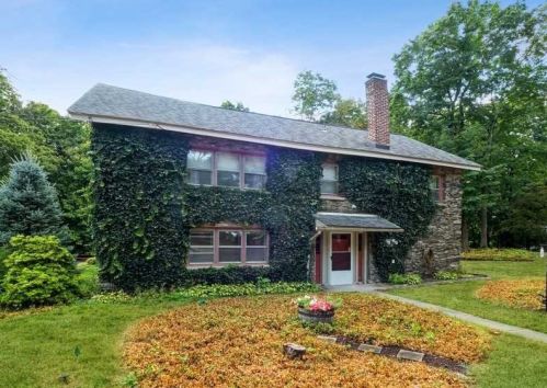 23 Musselman Dr, Poughkeepsie, NY 12601-3712