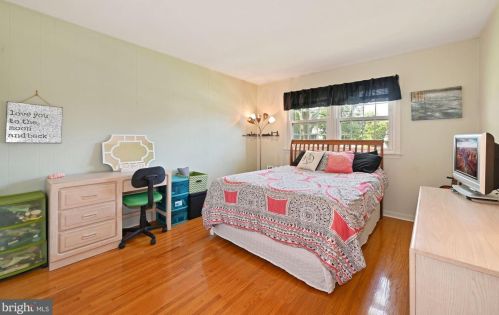 210 Wayne Dr, Riverton NJ  08077-3843 exterior