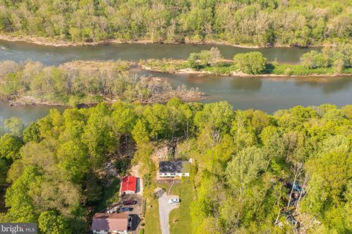 921 Emerson Dr, Falling Waters, WV 25419-4143