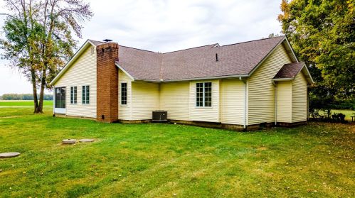 5985 Creek Rd, Washington Ch OH  43160-9726 exterior