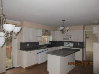 486 Tashua Rd, Bridgeport, CT 06611-1032