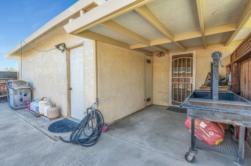 1047 Tyler Ave, Los Banos CA 93635-4839 exterior