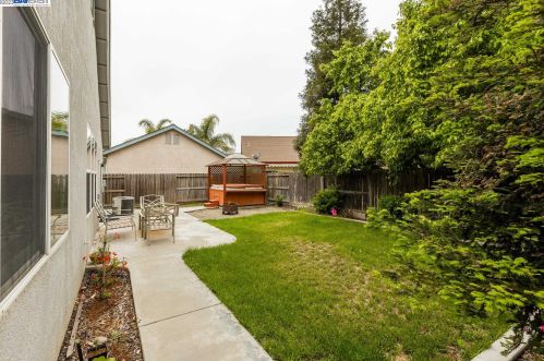 1169 Syracuse Ln, Manteca CA  95336-2990 exterior