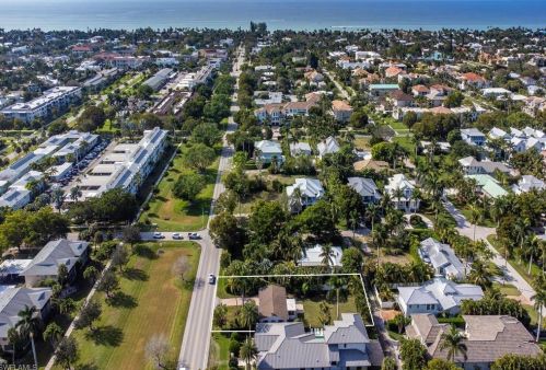 729 Broad Ave, Naples, FL 34102-7325