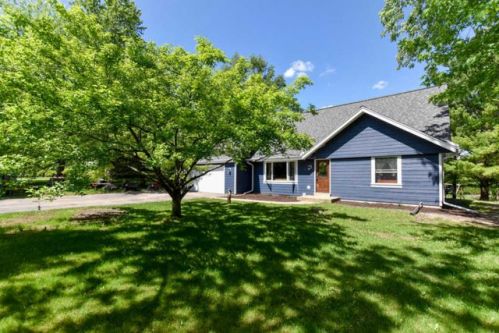31406 Red Oak Ln, Waterford, WI 53185-2849