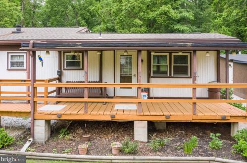 212 Stonehouse Rd, Carlisle PA  17015-9429 exterior