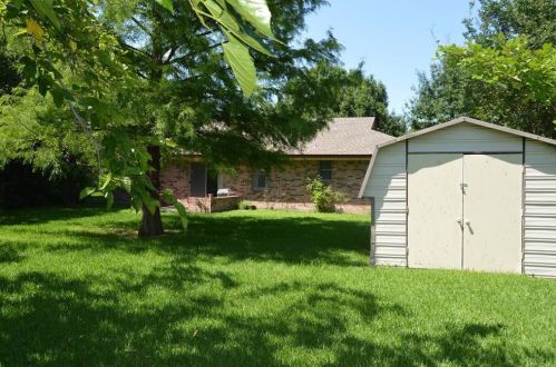 2511 Burnett Dr, Greenville TX  75402-7331 exterior