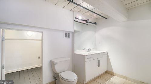 1027 Arch St, Philadelphia PA  19107-2317 exterior