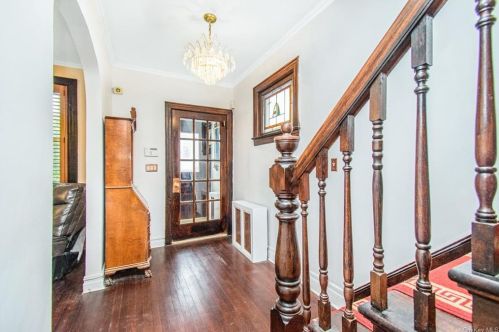 443 259th St, Bronx, NY 10471-1617