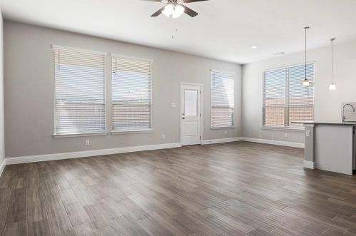 1105 Whispering Hills Dr, Midlothian TX  76063-6603 exterior