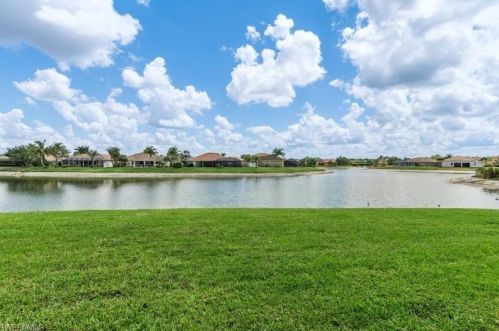 2804 Amberwood Ln, Naples, FL 34120-7521