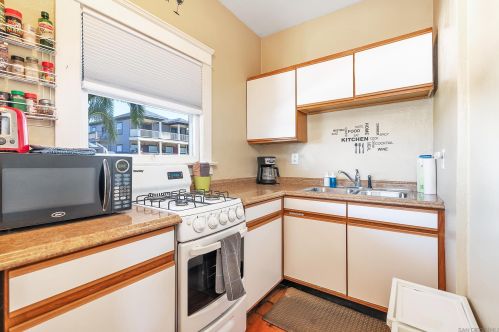 2129 B St, San Diego CA 92102-1848 exterior