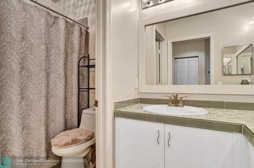 13305 32nd St, Hollywood FL 33027-3911 exterior