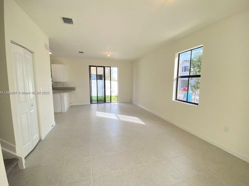 3309 111th St, Hialeah, FL 33018-2569