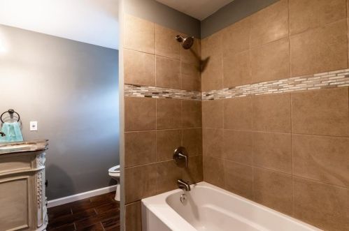 2202 Chestnut Ave, Fort Worth TX  76164-7953 exterior