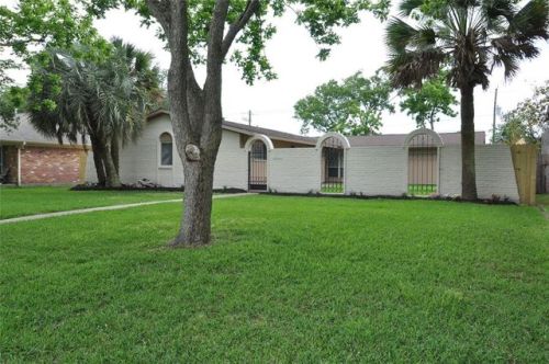 4622 Flamingo Dr, Taylor Lake Village, TX 77586-1814