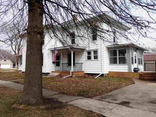 612 Locust St, Laporte City, IA 50651-1228