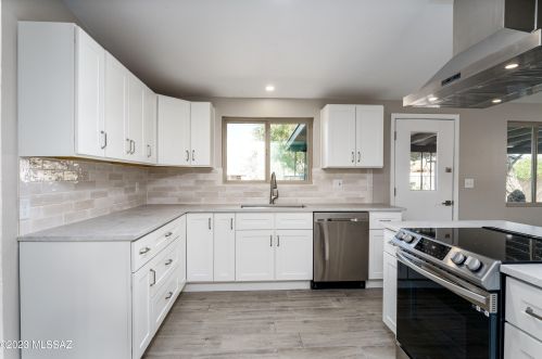 8801 Shiloh Pl, Tucson AZ  85710-2912 exterior