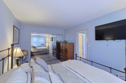 20 Hemlock Ct, Fishkill NY  12524-2618 exterior