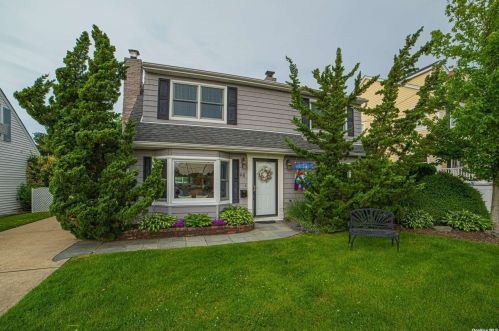 48 Edward Ave, Babylon, NY 11702-4002