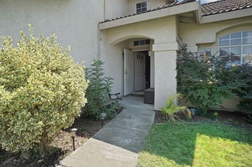 736 Prairie Dunes Dr, Lathrop, CA 95330-9688
