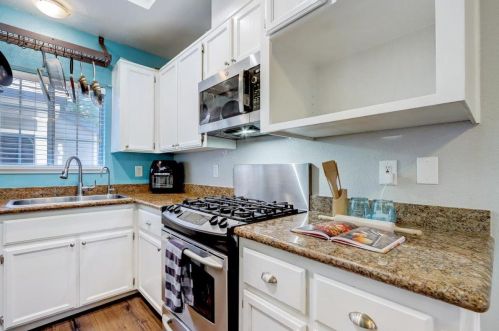 230 Birch Creek Dr, Pleasanton CA  94566-6781 exterior