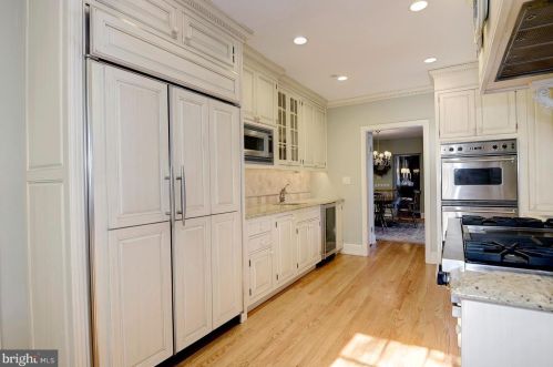 9414 Georgetown Pike, Great Falls VA  22066-2735 exterior