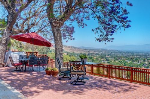 1050 Avocado Crst Rd, La Habra CA 90631-8108 exterior