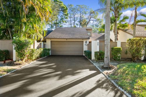 252 Pleasant Wood Dr, West Palm Beach, FL 33414-4715
