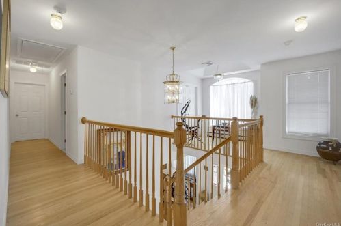 7 Menayas Ct, Washingtonville NY  10992-2032 exterior