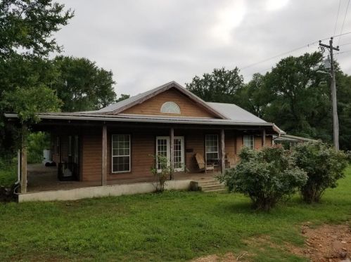 718 Lower Elgin Rd, Webberville, TX 78621-5519