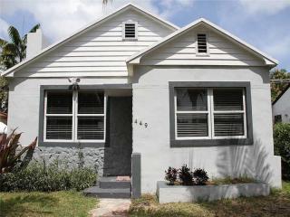 449 41st St, Miami, FL 33127-2831