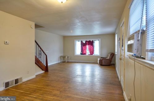 6833 Lee Ave, Camden NJ  08110-6122 exterior