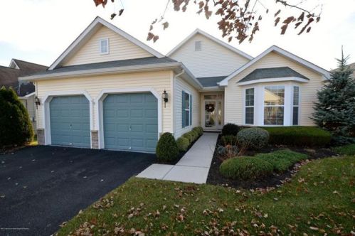 227 Enclave Blvd, Lakewood, NJ 08701-5792