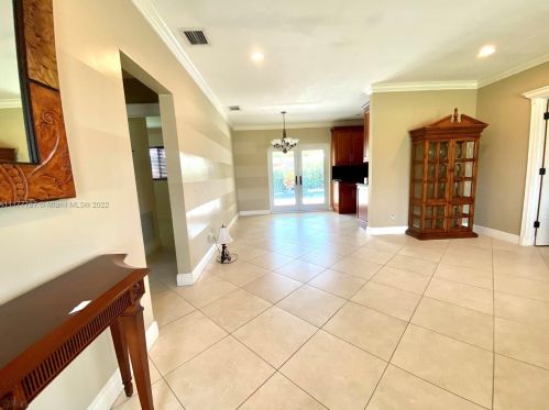 5750 112 Ter, Hialeah FL  33012-2573 exterior