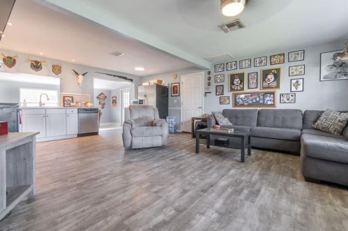 3934 Moog Rd, Tarpon Springs, FL 34691-1435