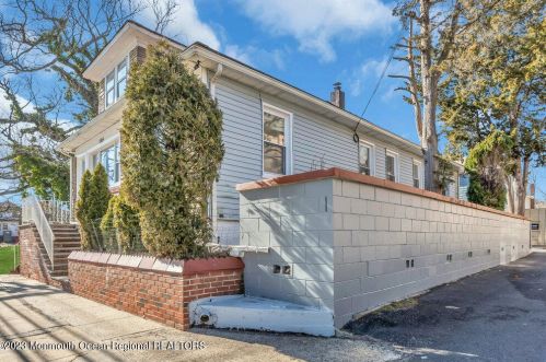 1005 Comstock St, Tinton Falls, NJ 07712-5815