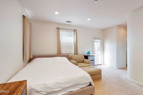 3120 Lisbon Ln, Oxnard CA 93036-7623 exterior