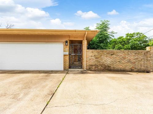320 Phillips St, Richardson TX  75081-4127 exterior