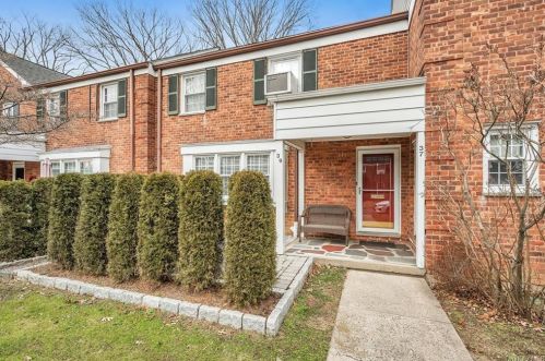 39 Robins Cres, New Rochelle NY  10801-1003 exterior