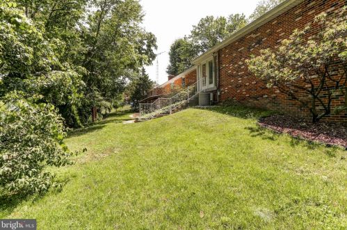 3 Annette Dr, West Enola PA  17025-1802 exterior