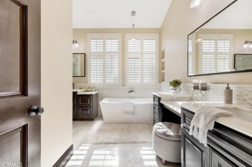 2340 Robinhood Pl, Orange CA  92867-1851 exterior