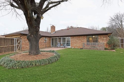 1502 Meadow Glen St, Richardson TX  75081-2541 exterior